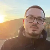 "Dalla teoria clinica alla pratica in corsia: impara l'infermieristica da chi la vive ogni giorno."